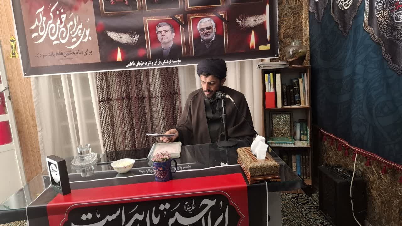 عالم، مدرسه عشق است.